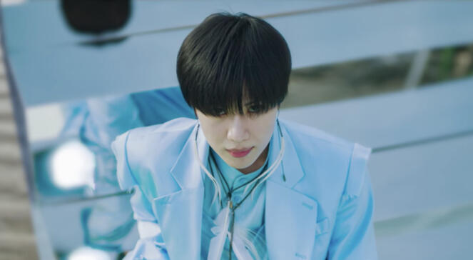 shinee's taemin in a light blue suit